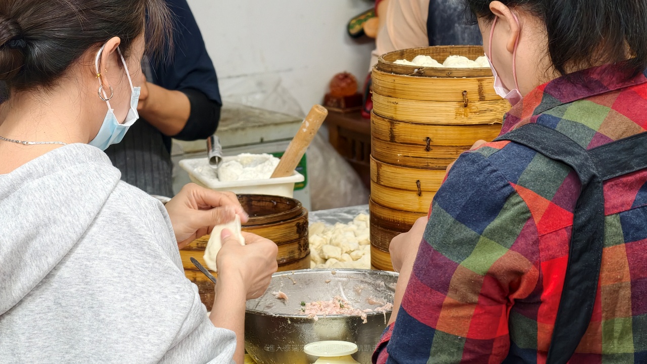|蘆洲排隊美食|在地飄香40年，蘆洲在地美味銅板早餐👉葉家手工小籠包~