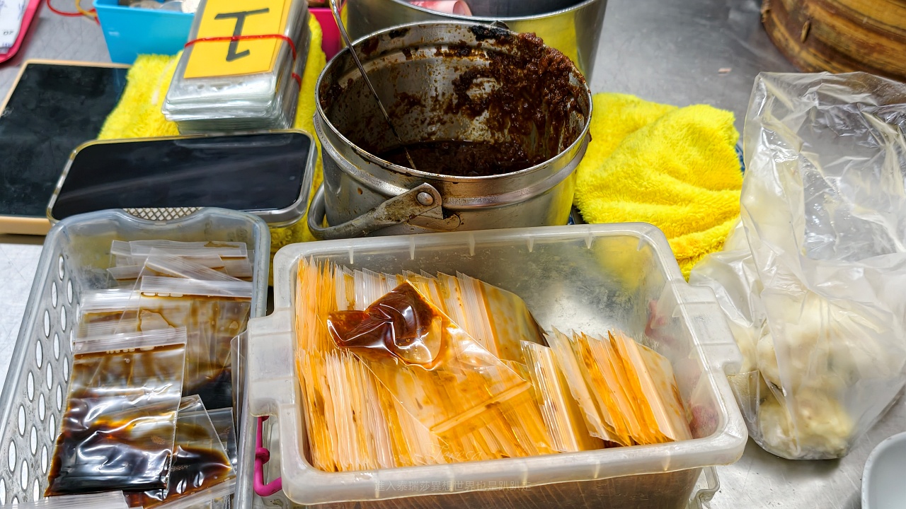 |蘆洲排隊美食|在地飄香40年，蘆洲在地美味銅板早餐👉葉家手工小籠包~