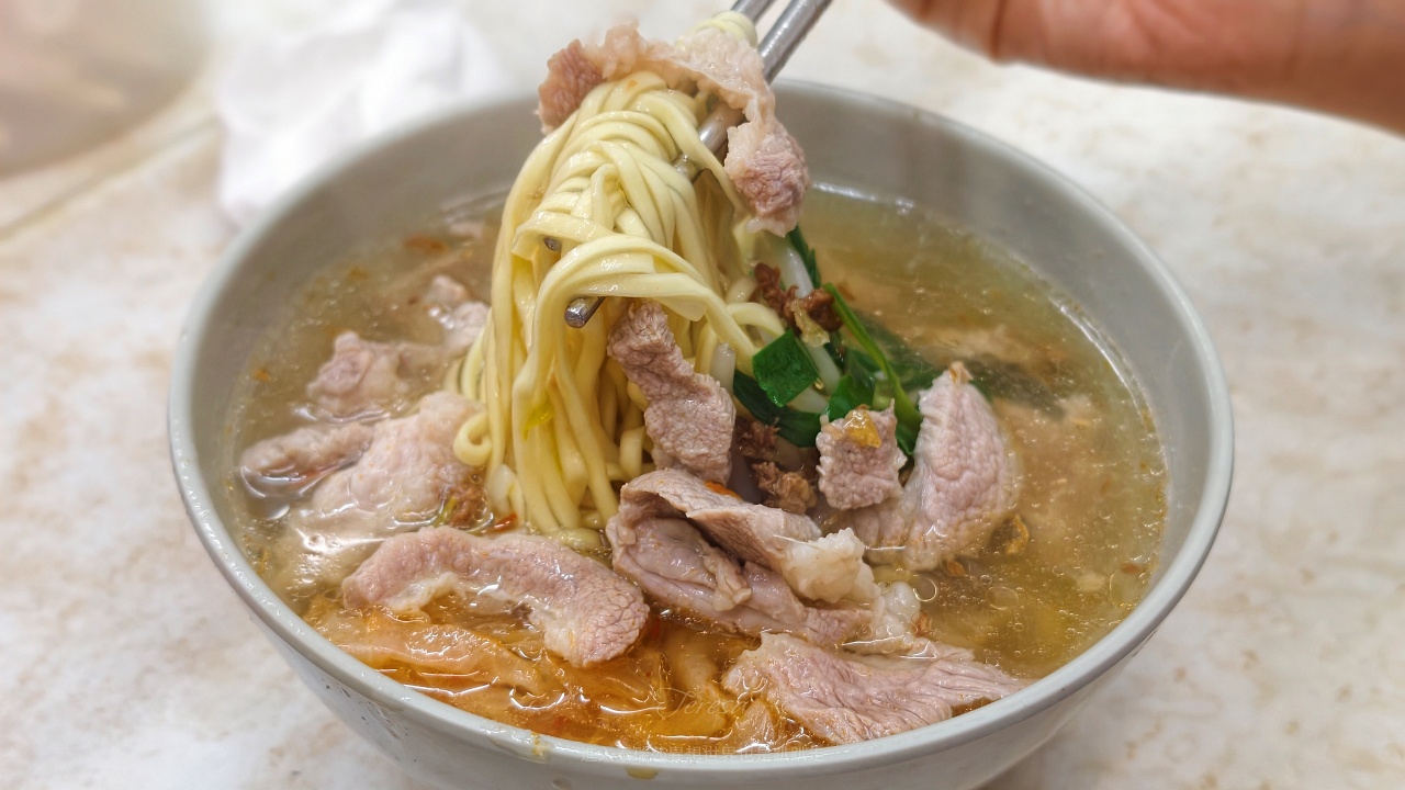 |三重捷運台北橋站美食| 排隊銅板美食歐家莊雞/魯肉飯，不用100元三重在地美味傳統小吃~
