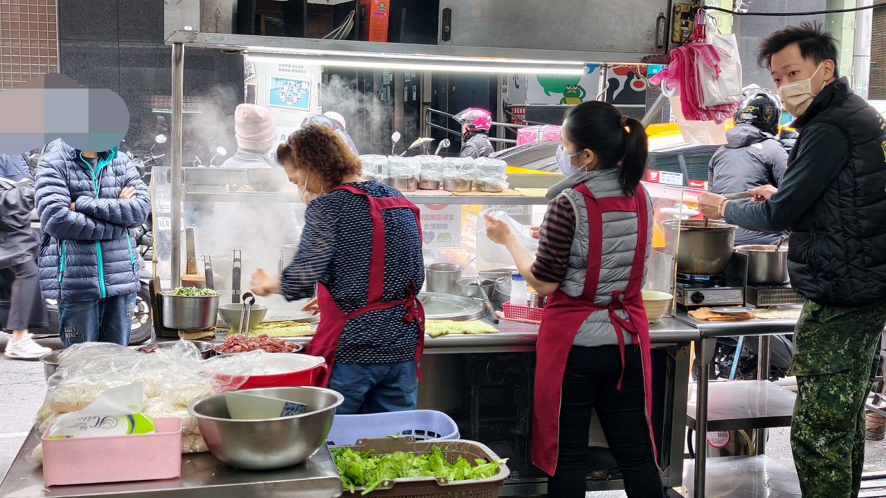 |三重捷運台北橋站美食| 排隊銅板美食歐家莊雞/魯肉飯，不用100元三重在地美味傳統小吃~