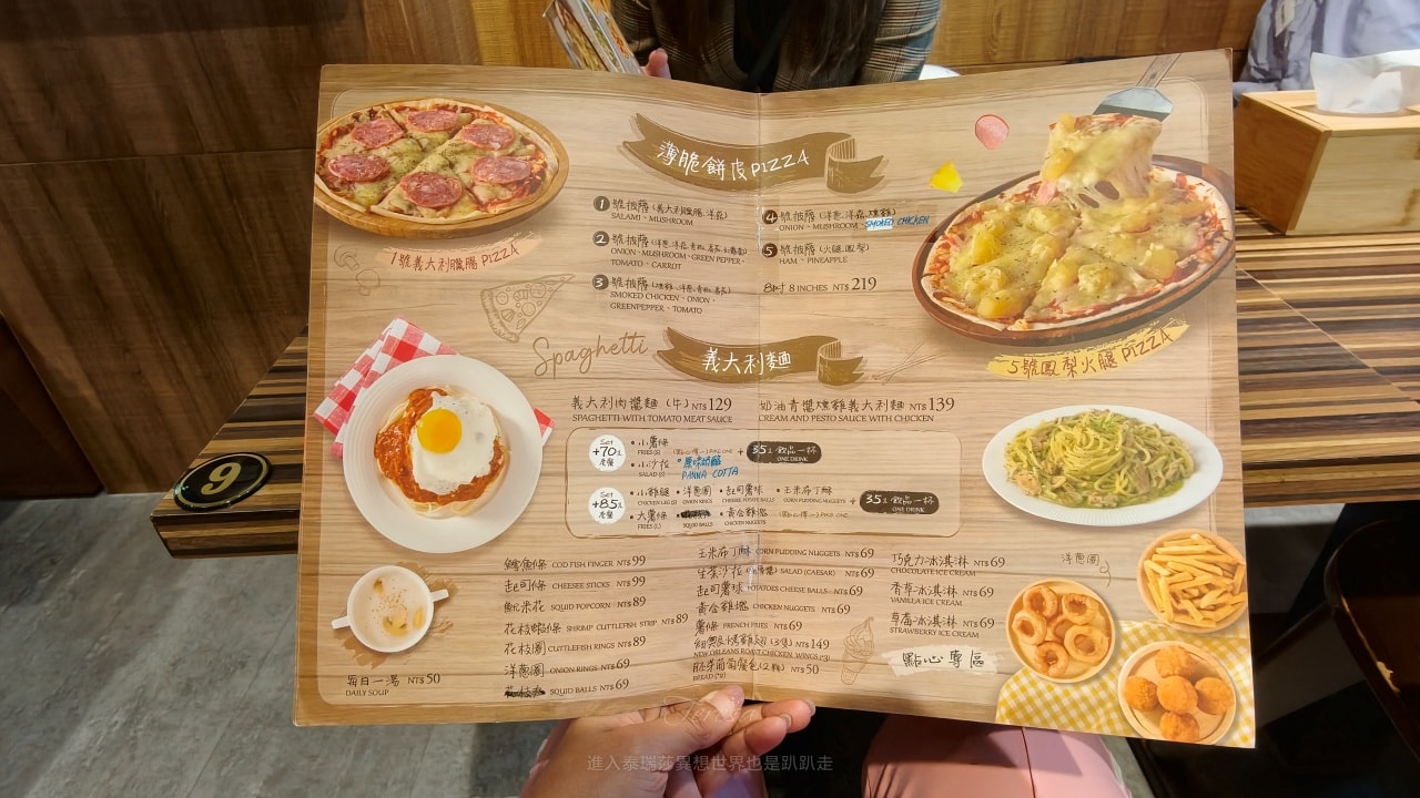 |捷運中山國小美食|創立1980年台北老字號漢堡，號稱全台第一家速食店女王漢堡你吃過嗎？