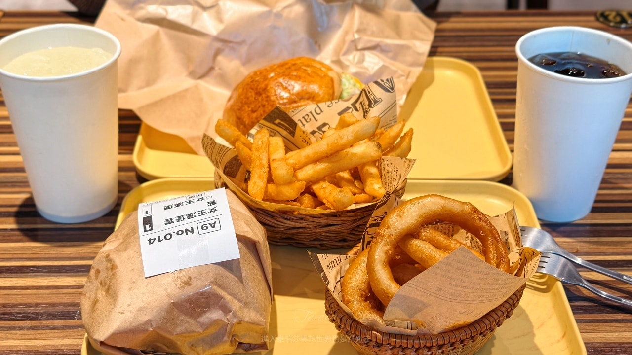 |捷運中山國小美食|創立1980年台北老字號漢堡，號稱全台第一家速食店女王漢堡你吃過嗎？