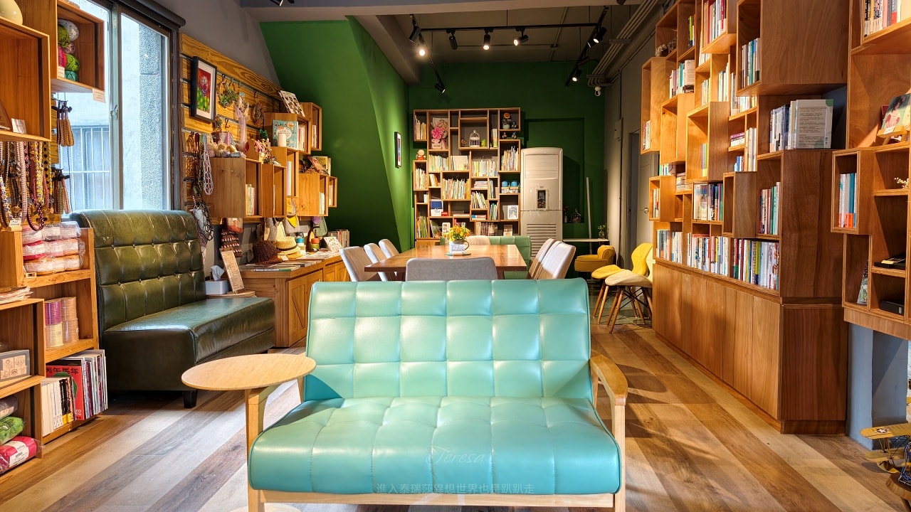 |三重景點|被書店耽誤的網美咖啡廳低消80元起不限時歲月書屋Sweet times bookstore~
