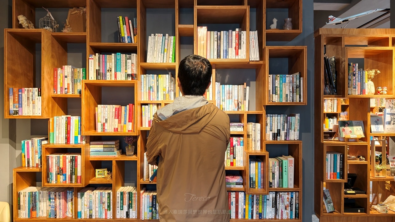 |三重景點|被書店耽誤的網美咖啡廳低消80元起不限時歲月書屋Sweet times bookstore~