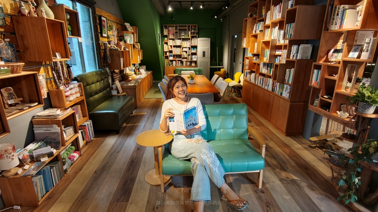 |三重景點|被書店耽誤的網美咖啡廳低消80元起不限時歲月書屋Sweet times bookstore~