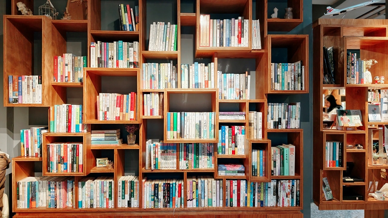 |三重景點|被書店耽誤的網美咖啡廳低消80元起不限時歲月書屋Sweet times bookstore~