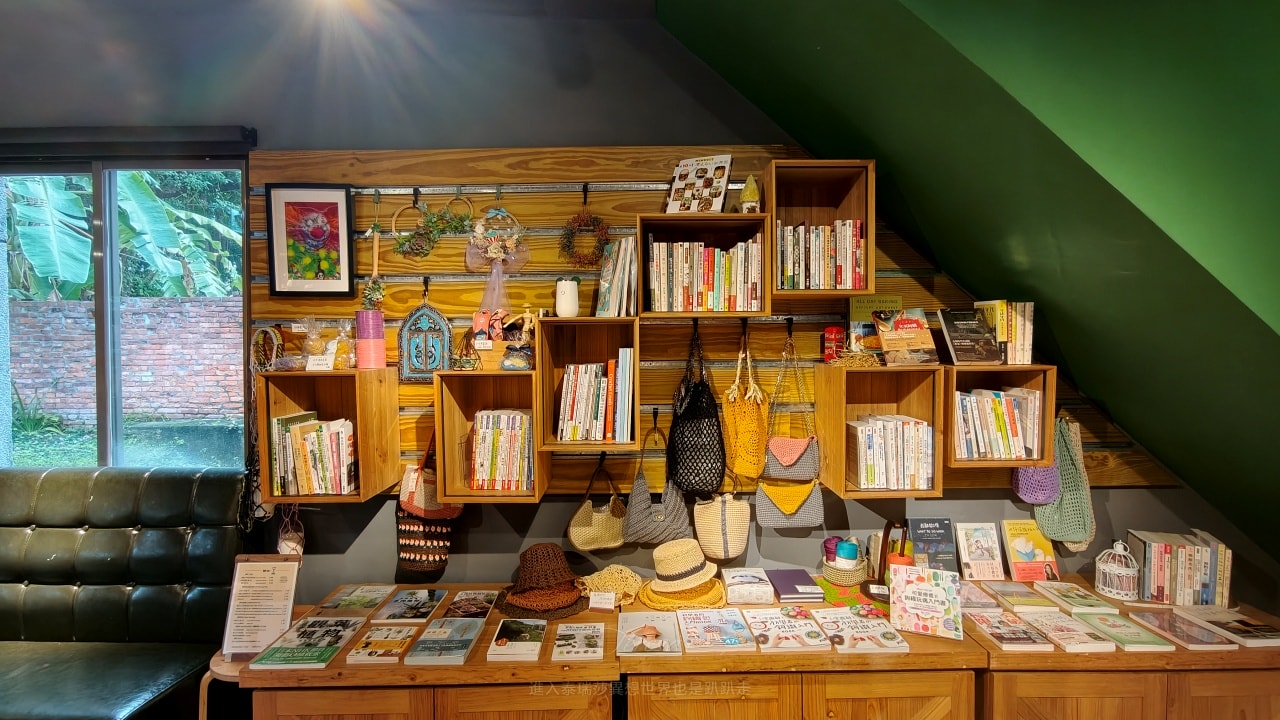 |三重景點|被書店耽誤的網美咖啡廳低消80元起不限時歲月書屋Sweet times bookstore~
