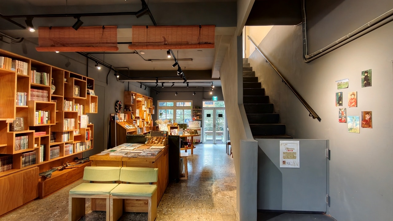 |三重景點|被書店耽誤的網美咖啡廳低消80元起不限時歲月書屋Sweet times bookstore~