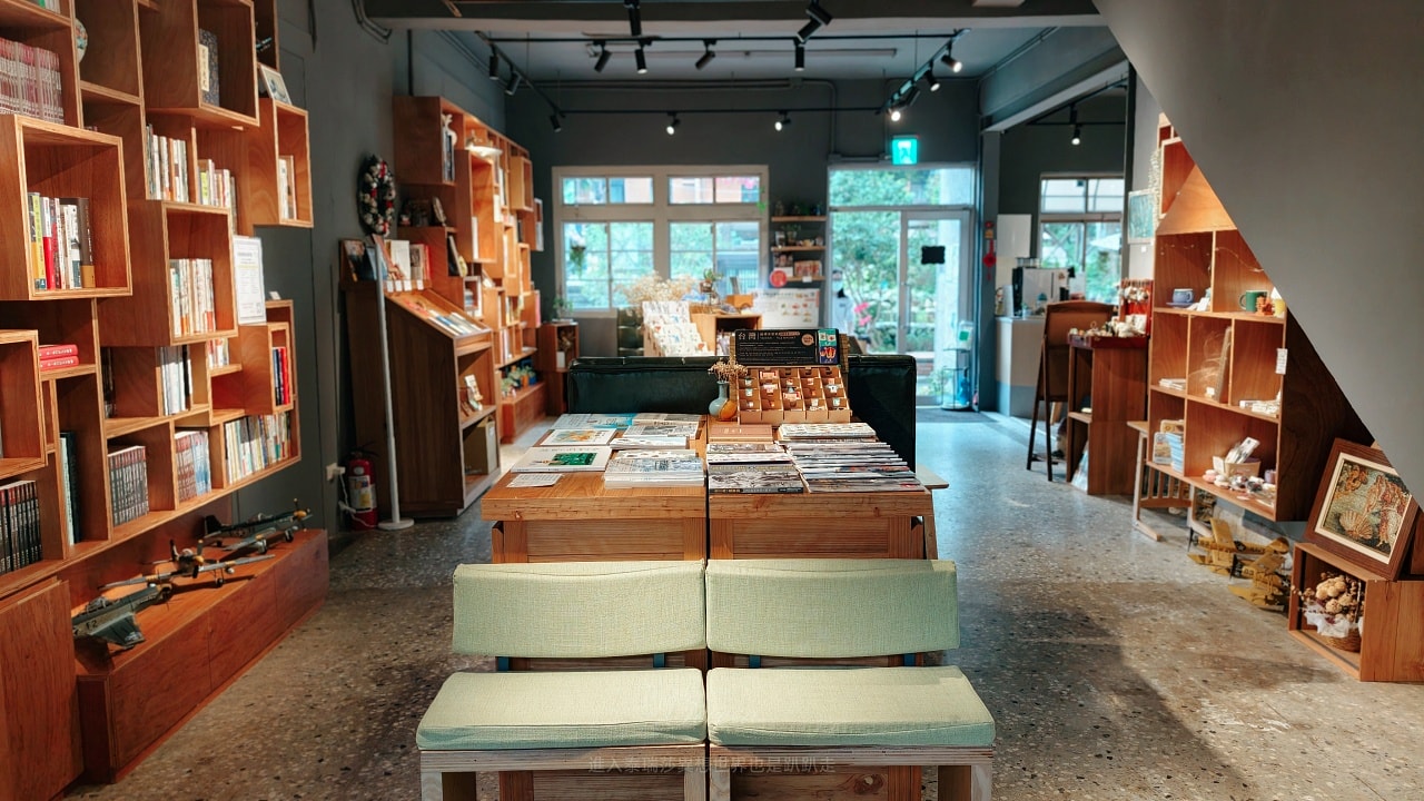 |三重景點|被書店耽誤的網美咖啡廳低消80元起不限時歲月書屋Sweet times bookstore~