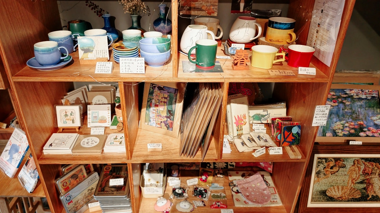|三重景點|被書店耽誤的網美咖啡廳低消80元起不限時歲月書屋Sweet times bookstore~