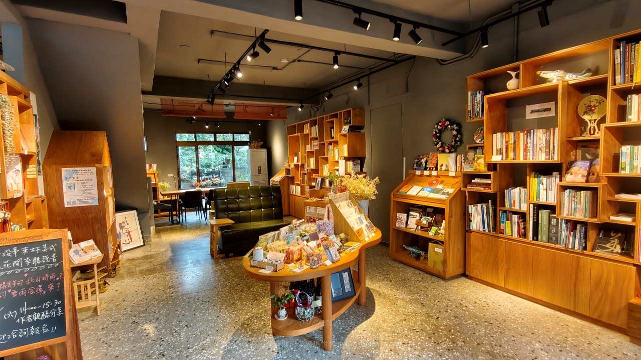 |三重景點|被書店耽誤的網美咖啡廳低消80元起不限時歲月書屋Sweet times bookstore~