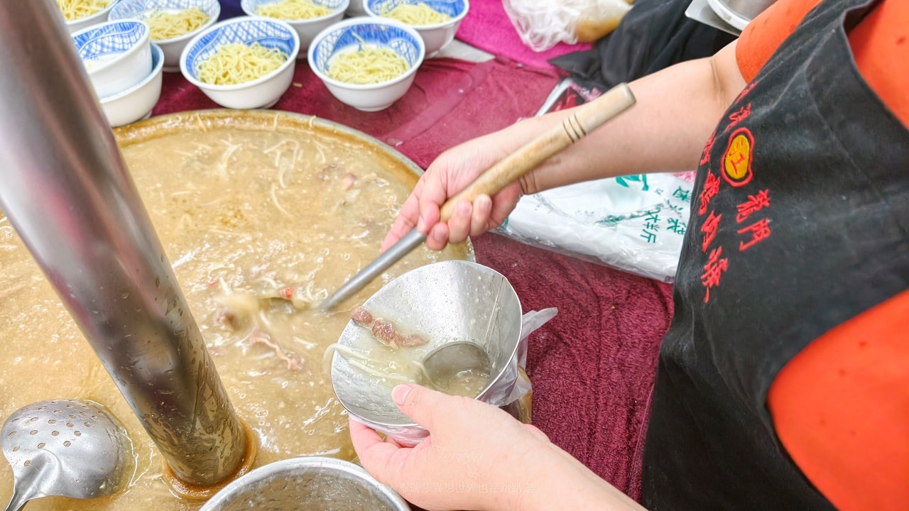 |三重排隊美食|飄香40多年超夯排隊銅板美食-鋼管北港江記龍門生炒鴨肉焿，別說你沒吃過嘿~
