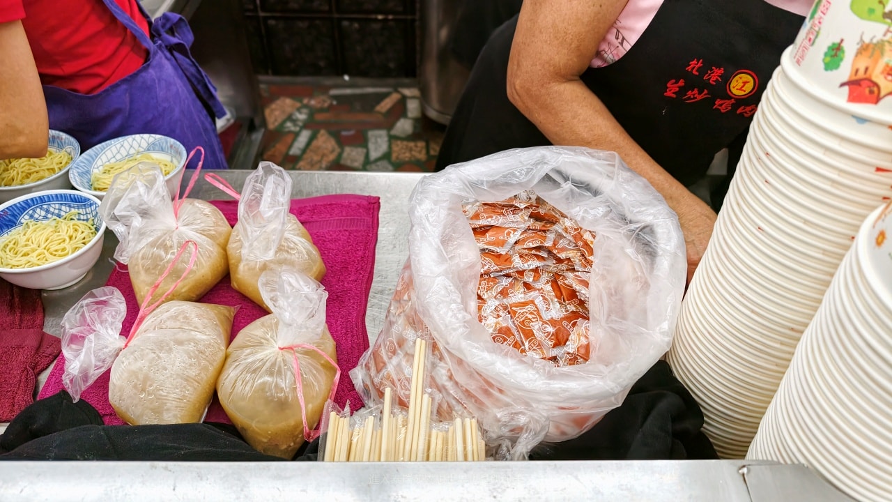 |三重排隊美食|飄香40多年超夯排隊銅板美食-鋼管北港江記龍門生炒鴨肉焿，別說你沒吃過嘿~