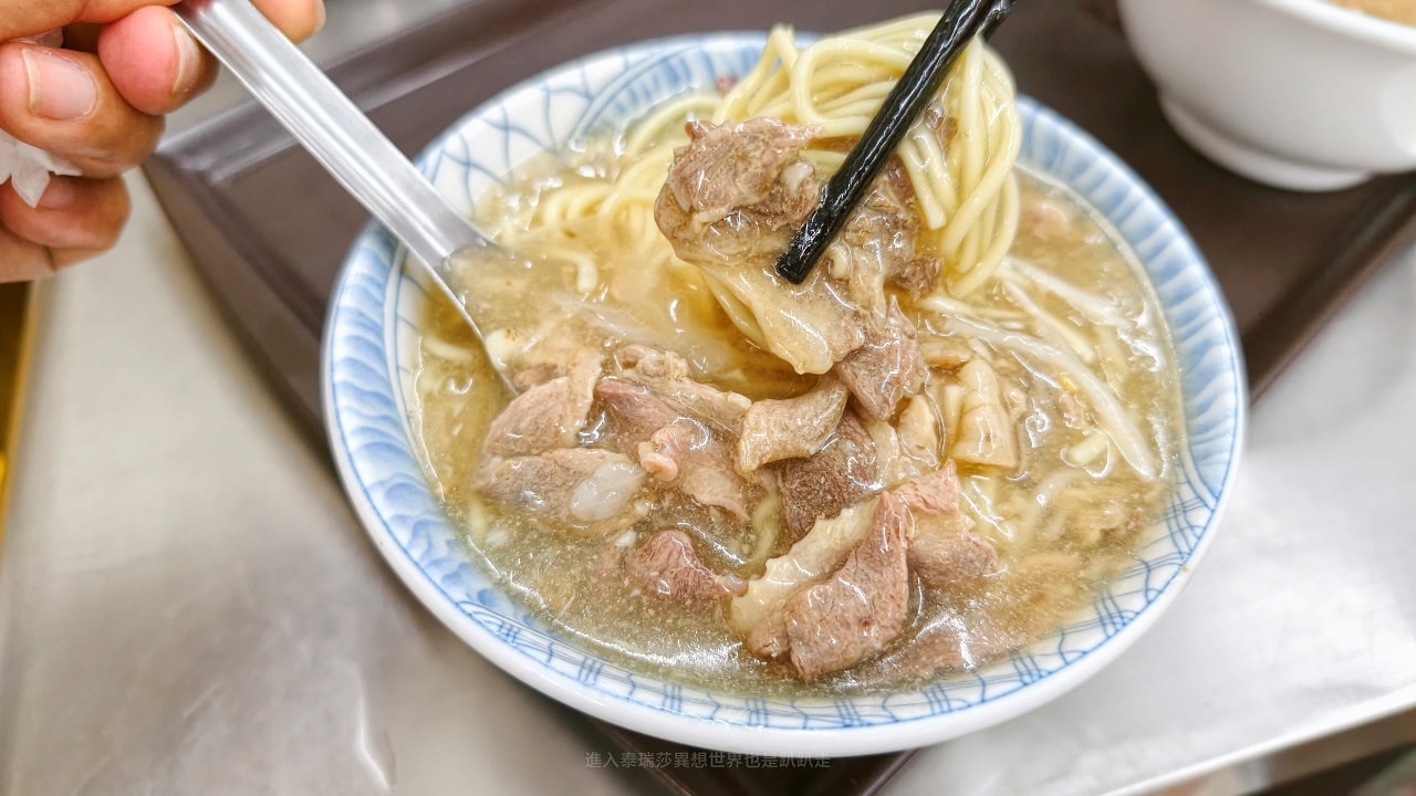 |三重排隊美食|飄香40多年超夯排隊銅板美食-鋼管北港江記龍門生炒鴨肉焿，別說你沒吃過嘿~