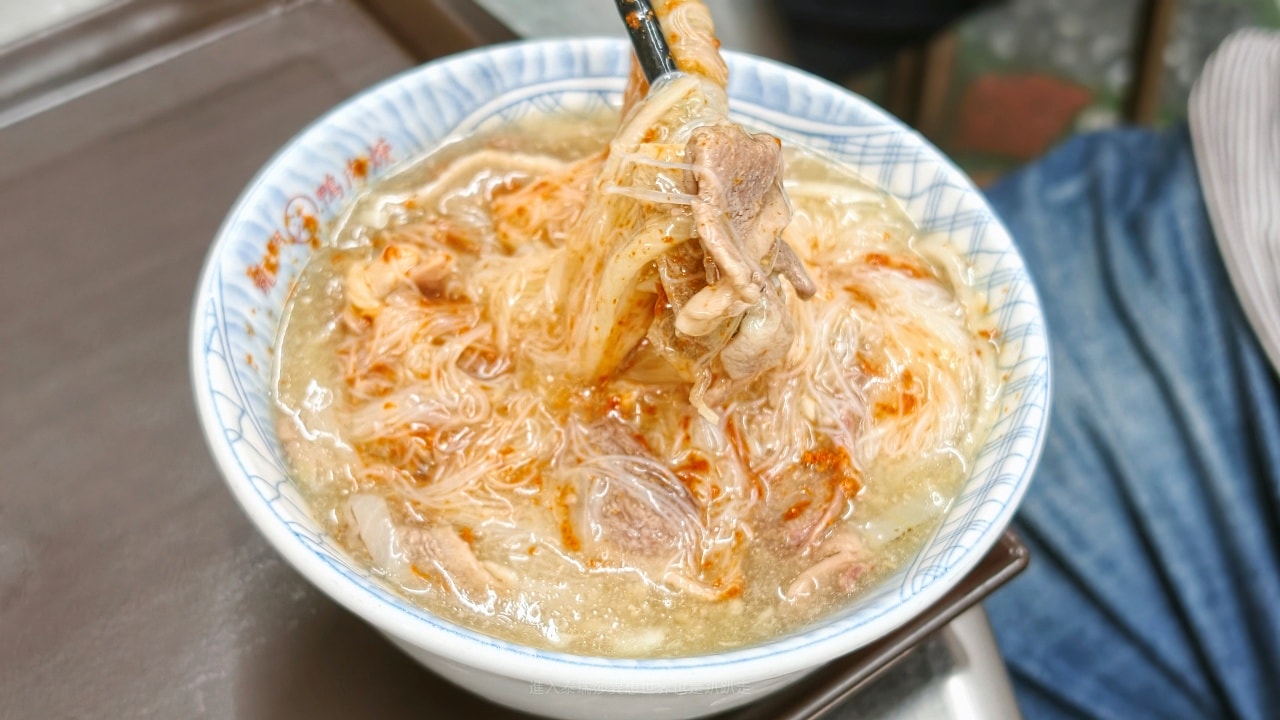 |三重排隊美食|飄香40多年超夯排隊銅板美食-鋼管北港江記龍門生炒鴨肉焿，別說你沒吃過嘿~