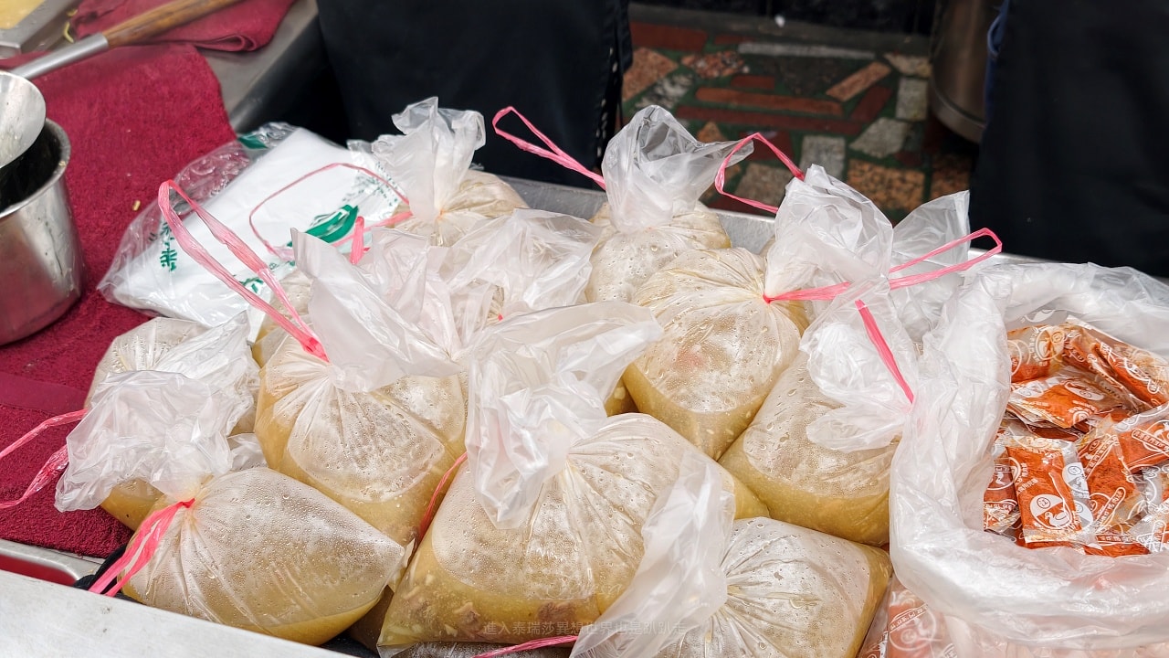 |三重排隊美食|飄香40多年超夯排隊銅板美食-鋼管北港江記龍門生炒鴨肉焿，別說你沒吃過嘿~