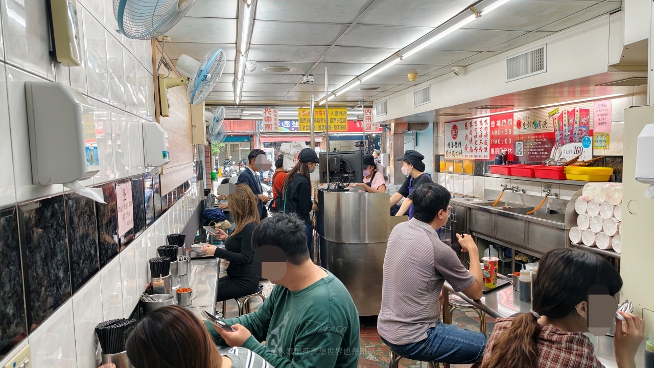 |三重排隊美食|飄香40多年超夯排隊銅板美食-鋼管北港江記龍門生炒鴨肉焿，別說你沒吃過嘿~