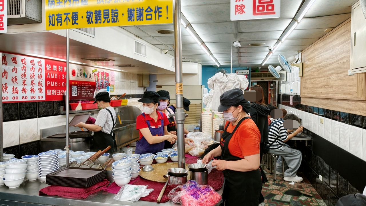 |三重排隊美食|飄香40多年超夯排隊銅板美食-鋼管北港江記龍門生炒鴨肉焿，別說你沒吃過嘿~