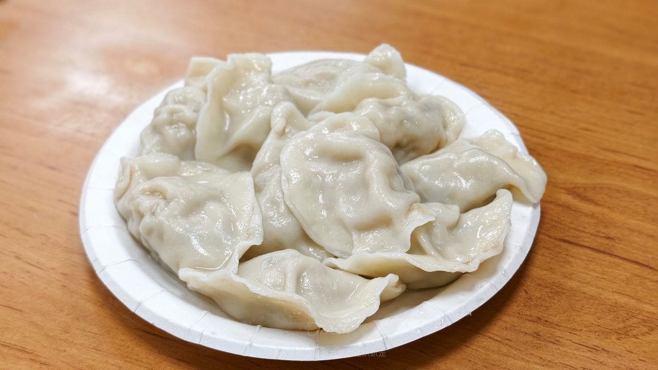 |台北北投美食|位於石牌夜市40幾年超夯的排隊美食-阿財鍋貼水餃專賣店,你吃過他們的爆汁鍋貼、水餃嗎? - 第8張圖 |台北北投美食|位於石牌夜市40幾年超夯的排隊美食-阿財鍋貼水餃專賣店,你吃過他們的爆汁鍋貼、水餃嗎?