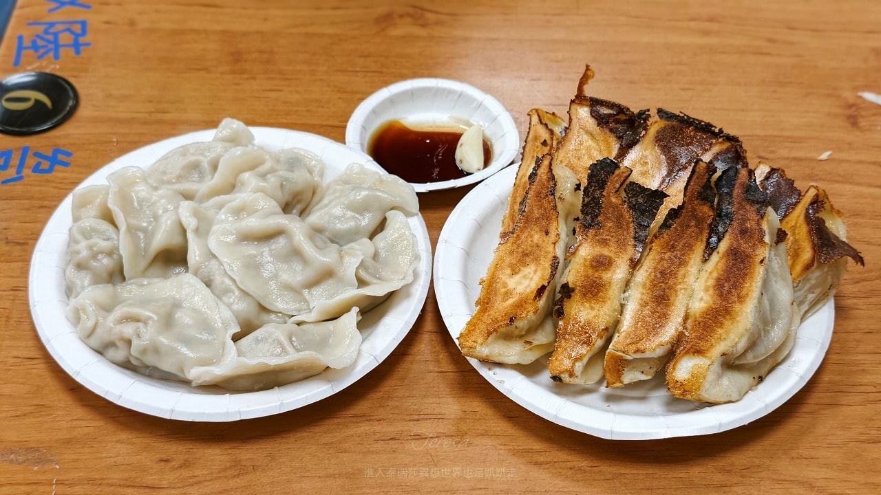 |台北北投美食|位於石牌夜市40幾年超夯的排隊美食-阿財鍋貼水餃專賣店,你吃過他們的爆汁鍋貼、水餃嗎? - 第5張圖 |台北北投美食|位於石牌夜市40幾年超夯的排隊美食-阿財鍋貼水餃專賣店,你吃過他們的爆汁鍋貼、水餃嗎?