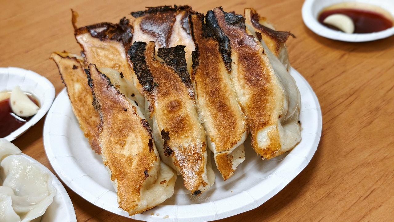 |台北北投美食|位於石牌夜市40幾年超夯的排隊美食-阿財鍋貼水餃專賣店,你吃過他們的爆汁鍋貼、水餃嗎? - 第6張圖 |台北北投美食|位於石牌夜市40幾年超夯的排隊美食-阿財鍋貼水餃專賣店,你吃過他們的爆汁鍋貼、水餃嗎?