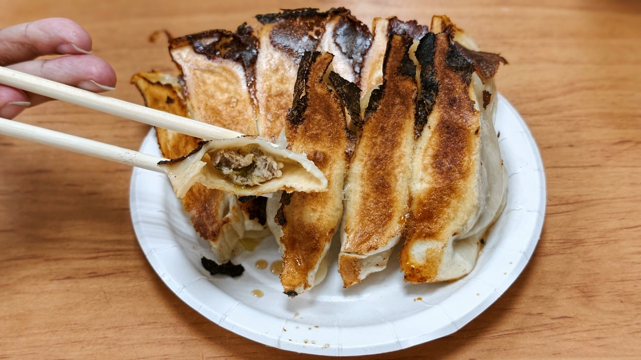 |台北北投美食|2026石牌夜市4家排隊必吃美食生煎包、鍋貼、豆花、炸雞美食~