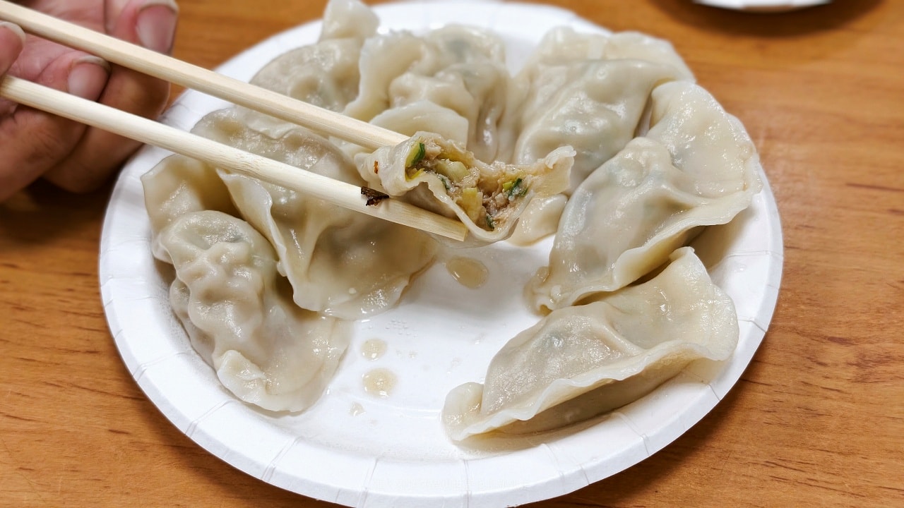 |台北北投美食|2026石牌夜市4家排隊必吃美食生煎包、鍋貼、豆花、炸雞美食~