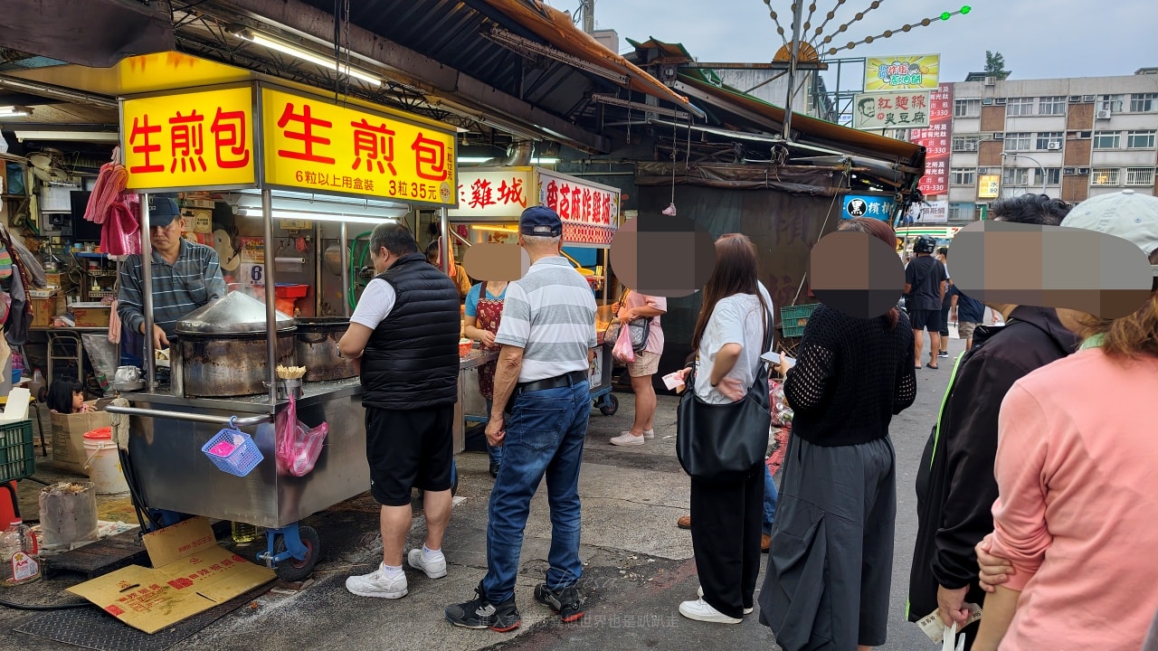 |台北北投美食|2026石牌夜市4家排隊必吃美食生煎包、鍋貼、豆花、炸雞美食~
