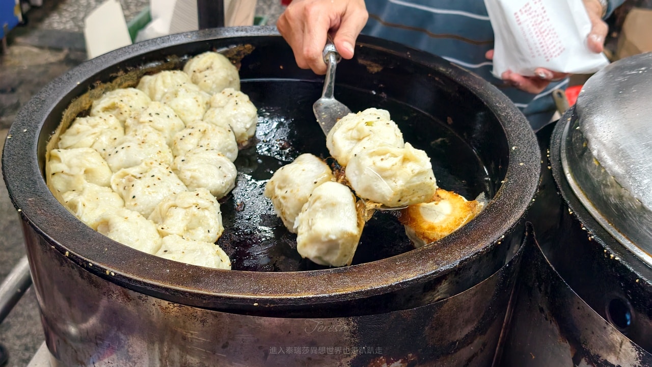 |台北北投美食|隱身石牌夜市12元銅板美食無名石牌生煎包~