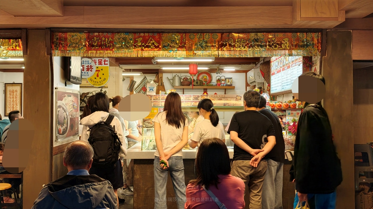 |台北北投美食|2026石牌夜市4家排隊必吃美食生煎包、鍋貼、豆花、炸雞美食~
