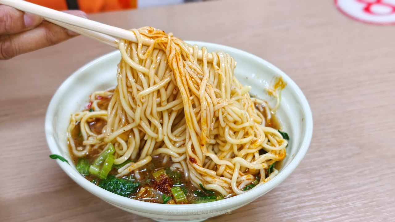 |新疆烏魯木齊美食|在地人超有煙火氣的七坊美食街必吃8樣美食攻略~