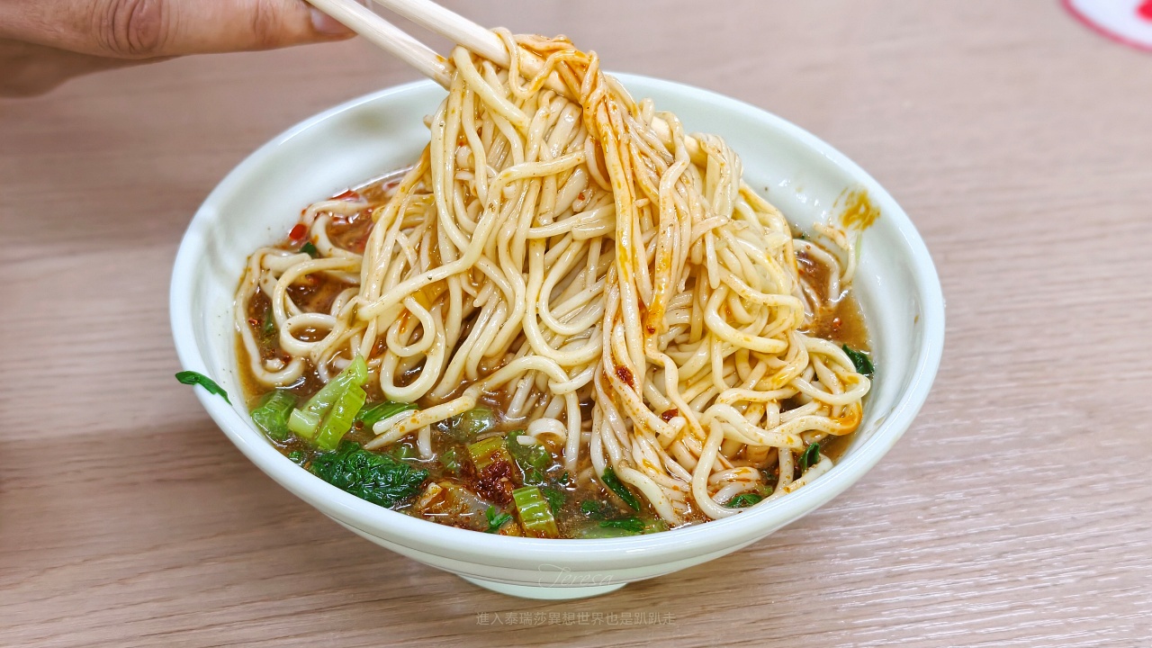 |新疆烏魯木齊美食|在地人超有煙火氣的七坊美食街必吃8樣美食攻略~